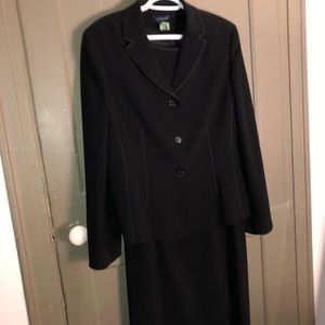 Anne Taylor 2 piece lined suit